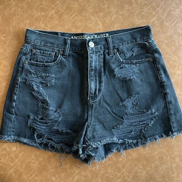American Eagle Black Distressed Mom Jean Shorts size 2 - Picture 1 of 8